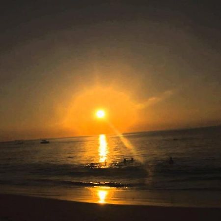 Suite Pe Na Areia- Espaco Independente Na Praia Do Curral Com Localizacao Privilegiada - Simplicidade E Comodidade Com O Por Do Sol Mais Lindo De Ilhabela - Melhor Custo Beneficio Para Ate 4 Pessoas , Na Av Jose Pacheco Do Nascimento Nº 7682 Bagian luar foto