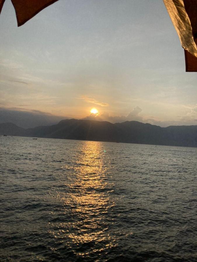 Suite Pe Na Areia- Espaco Independente Na Praia Do Curral Com Localizacao Privilegiada - Simplicidade E Comodidade Com O Por Do Sol Mais Lindo De Ilhabela - Melhor Custo Beneficio Para Ate 4 Pessoas , Na Av Jose Pacheco Do Nascimento Nº 7682 Bagian luar foto