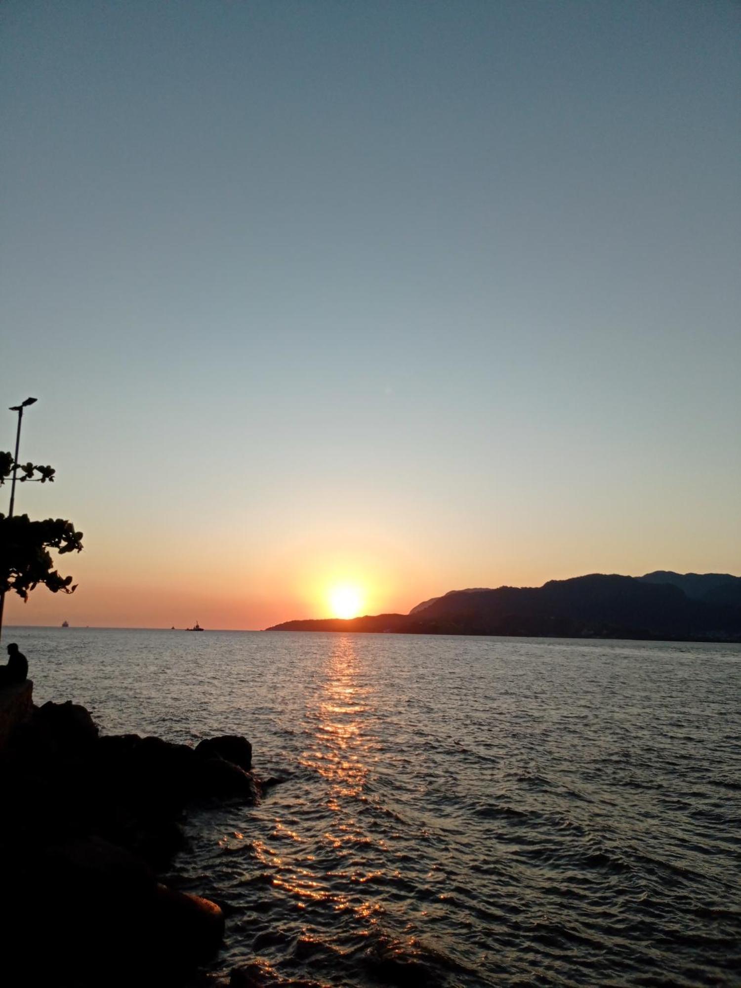 Suite Pe Na Areia- Espaco Independente Na Praia Do Curral Com Localizacao Privilegiada - Simplicidade E Comodidade Com O Por Do Sol Mais Lindo De Ilhabela - Melhor Custo Beneficio Para Ate 4 Pessoas , Na Av Jose Pacheco Do Nascimento Nº 7682 Bagian luar foto